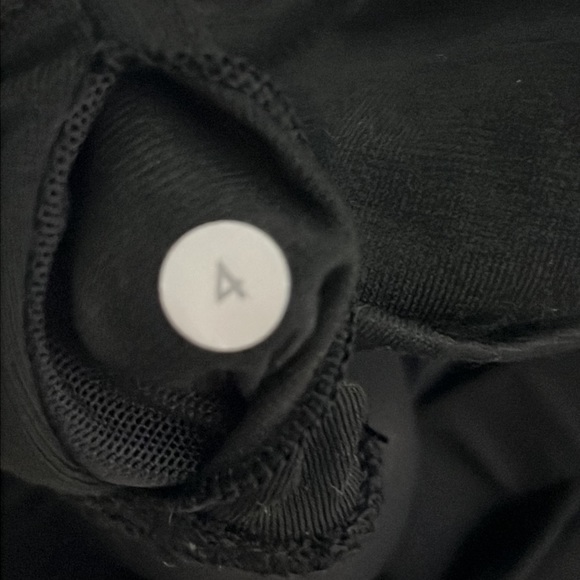 Lululemon Black tank top with Built in bra size 4 - Picture 5 of 5